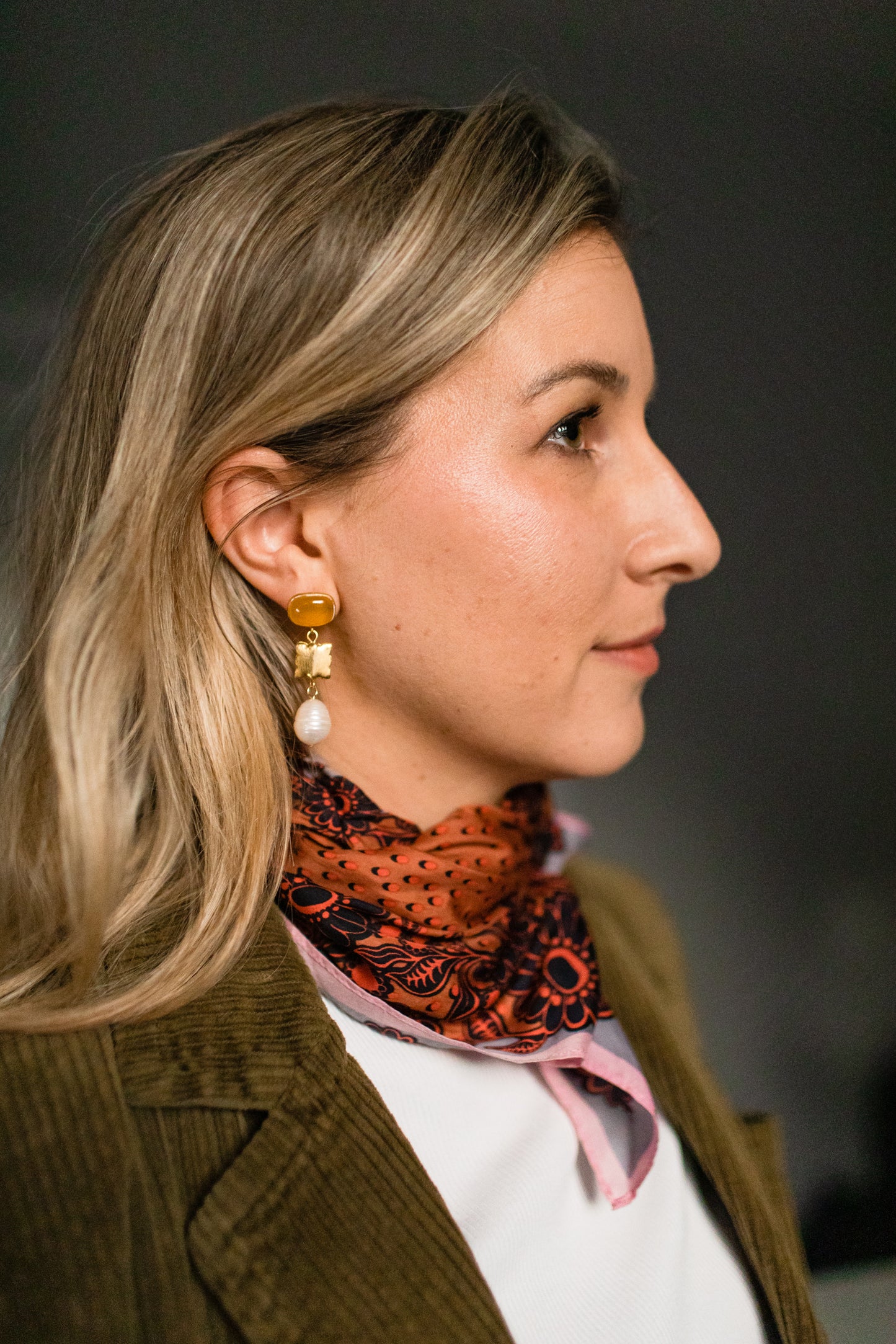 Anita Earrings in scalloped gold and pearl
