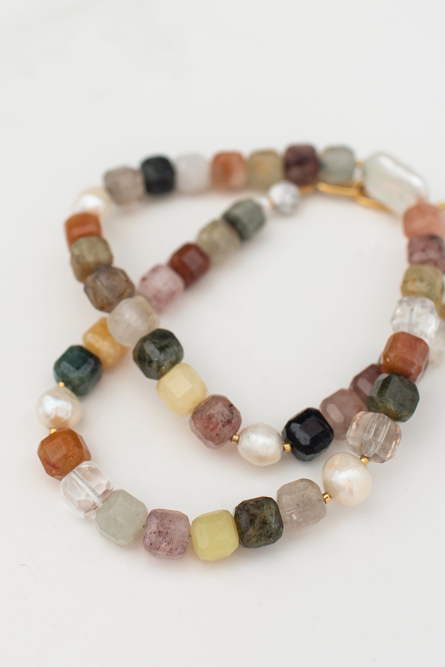 Cut stone necklace in multicolored quartz