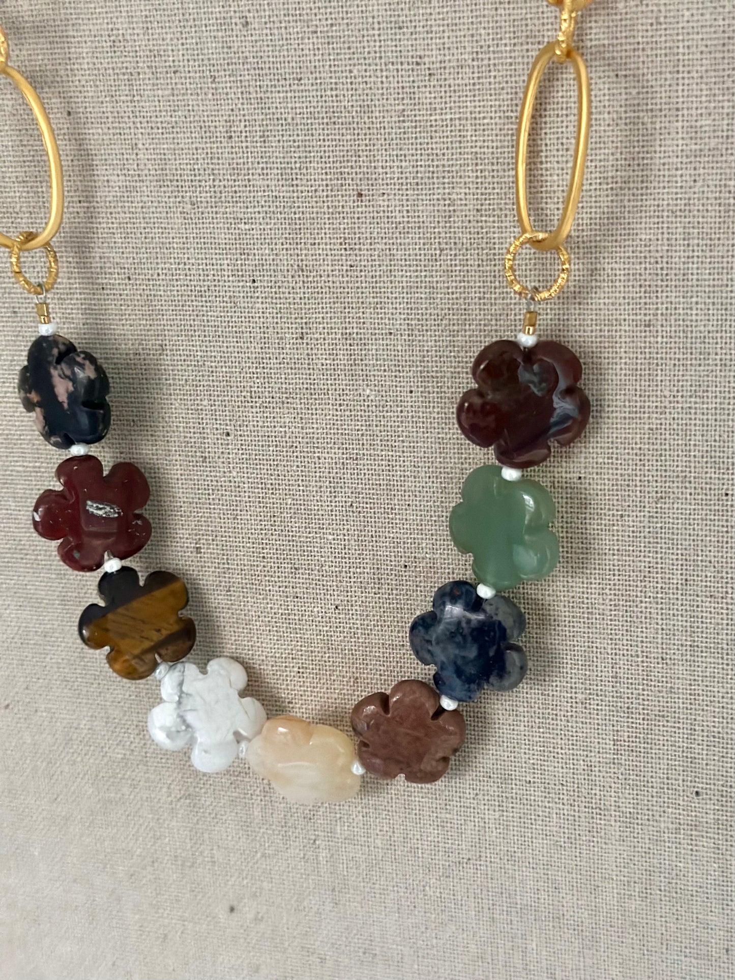 Bloom necklace sample style