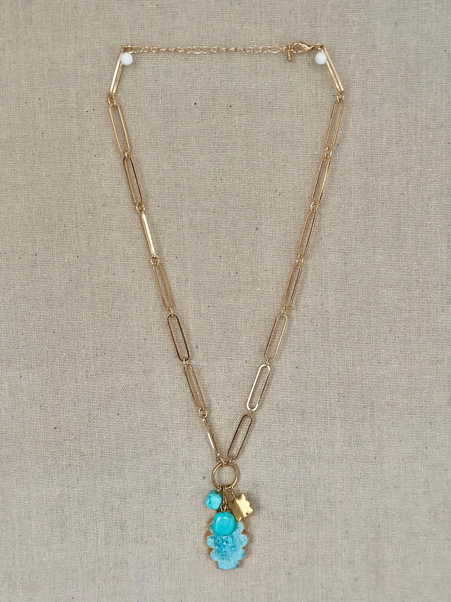 Scalloped speckled turquoise necklace