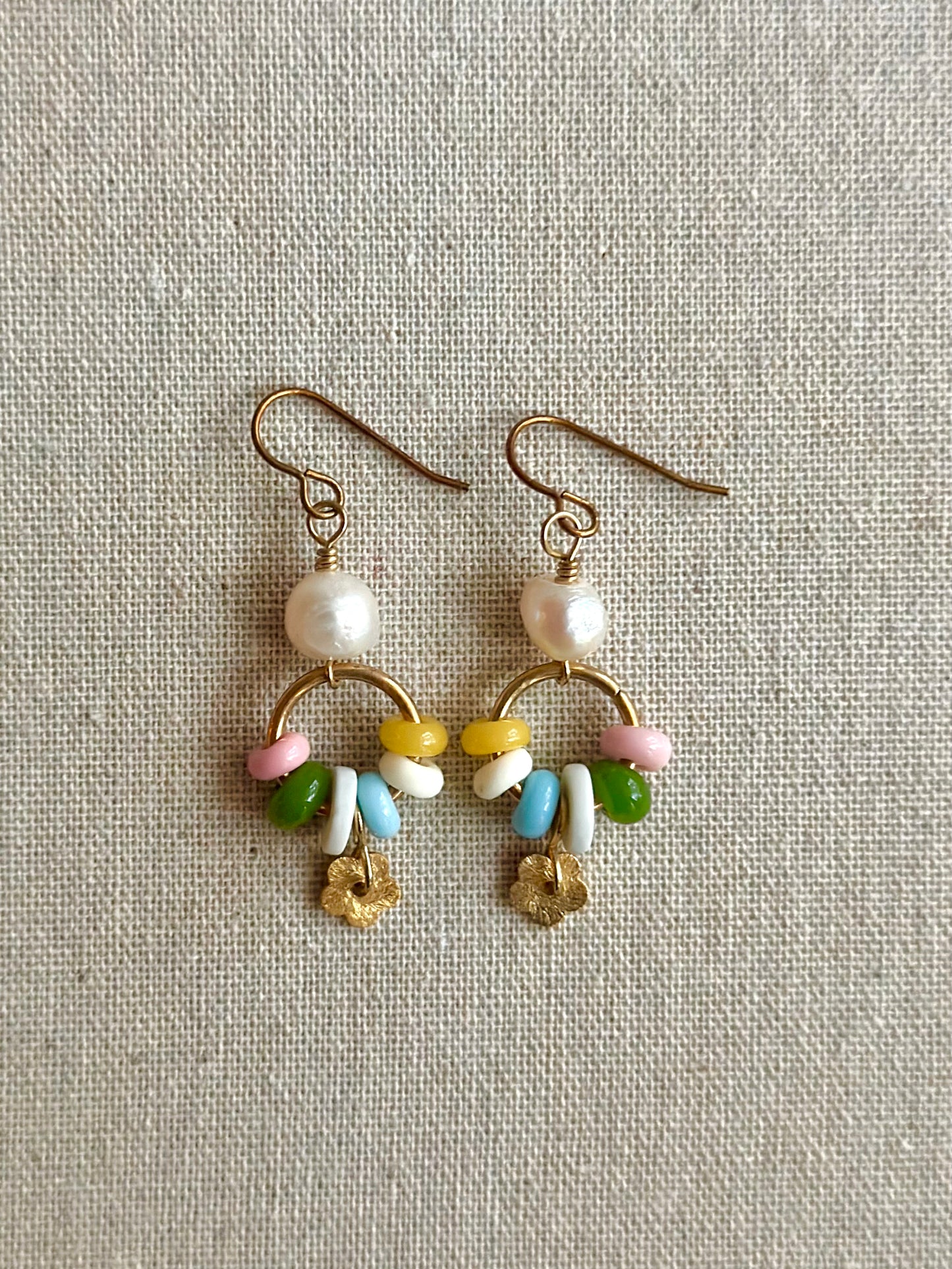 Daisy pastel and pearl earrings