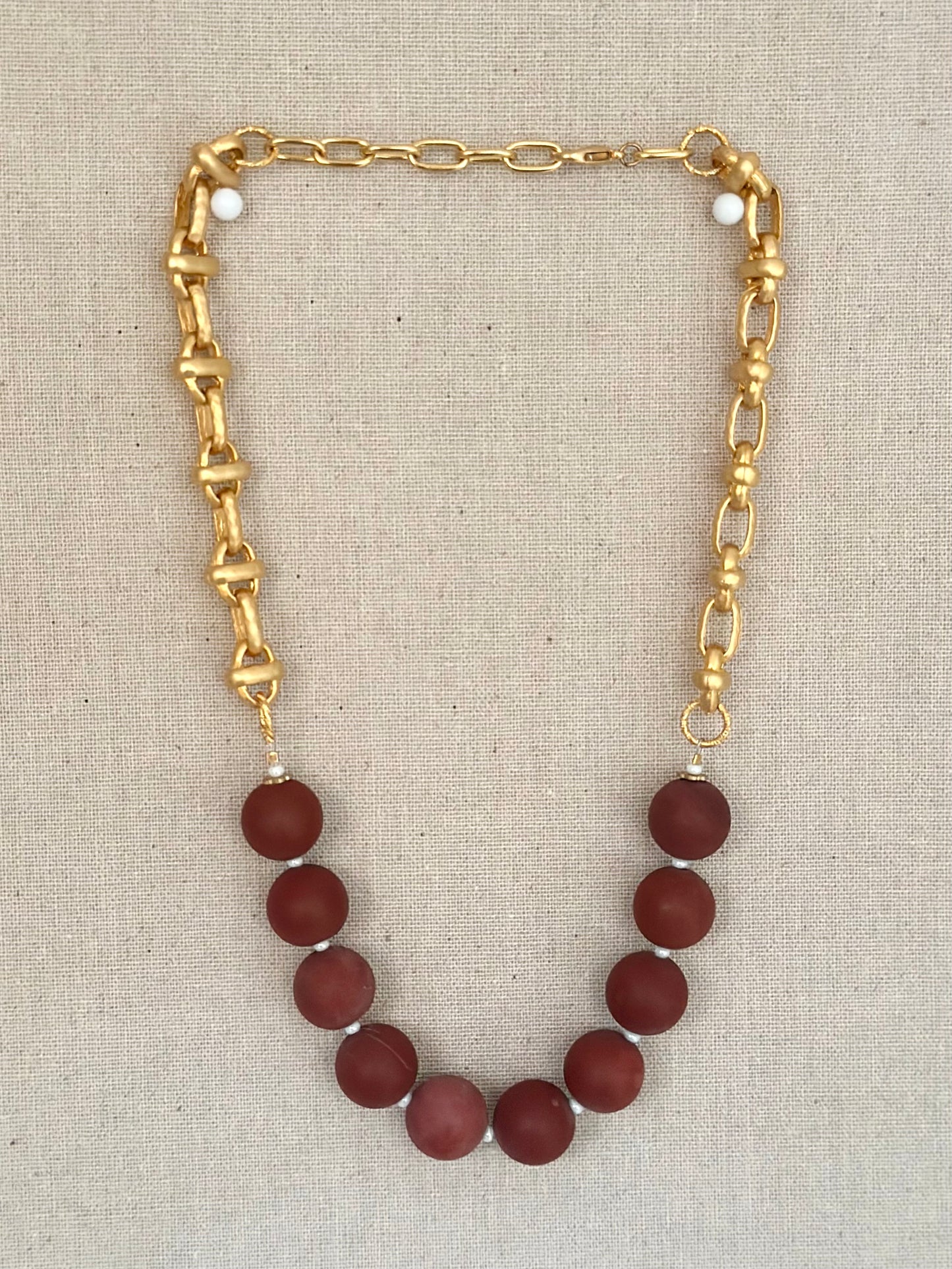 Lee necklace in red matte jasper