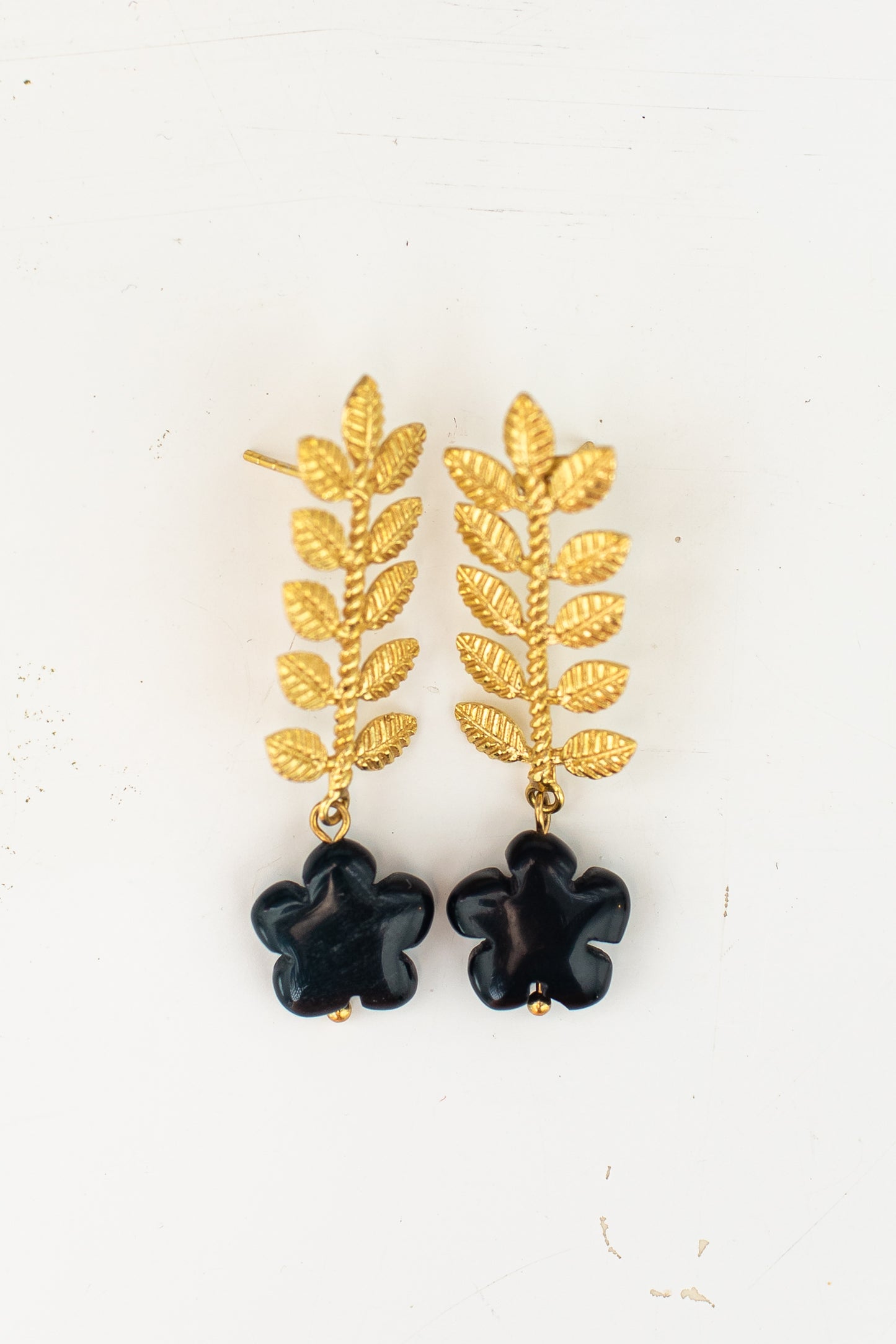 Bloom Earrings with black daisies